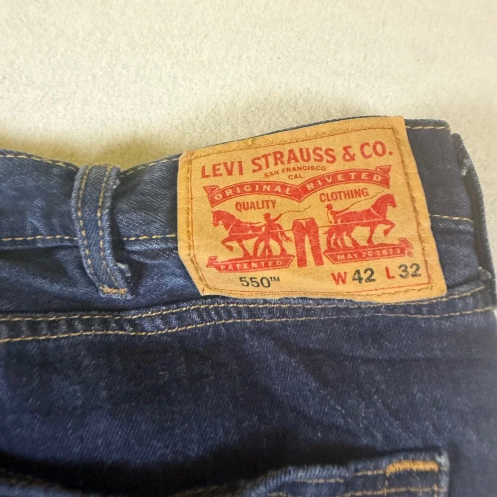 Levis 550 Relaxed Fit Tapered Leg Jeans Mens 42x32 Dark Wash Blue Denim 550-0216